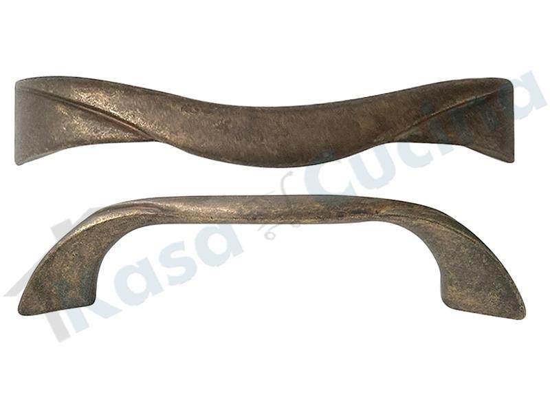 Maniglia classica pomolo pomello BOSTON MC07 distanza tra i fori 9,6 cm. ottone antico